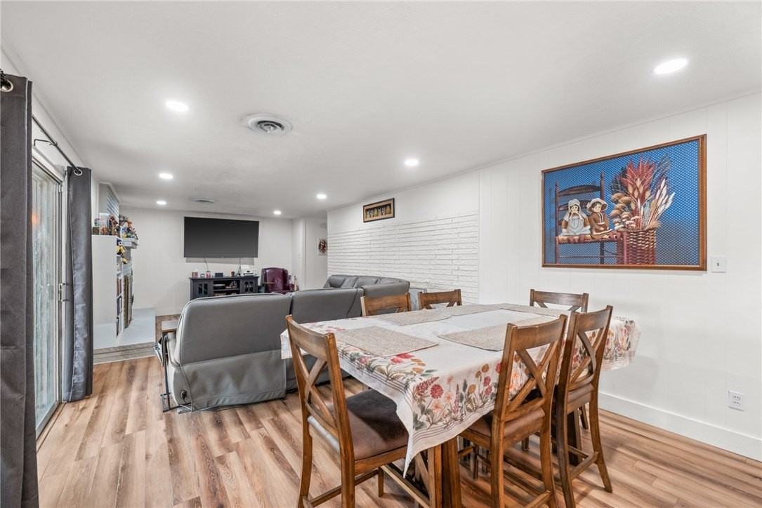 10714 Glenwood St - Photo 7 of 31