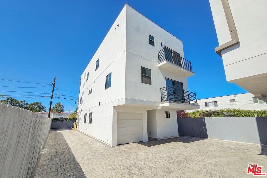 1923 Carmona Ave - Photo 2 of 30