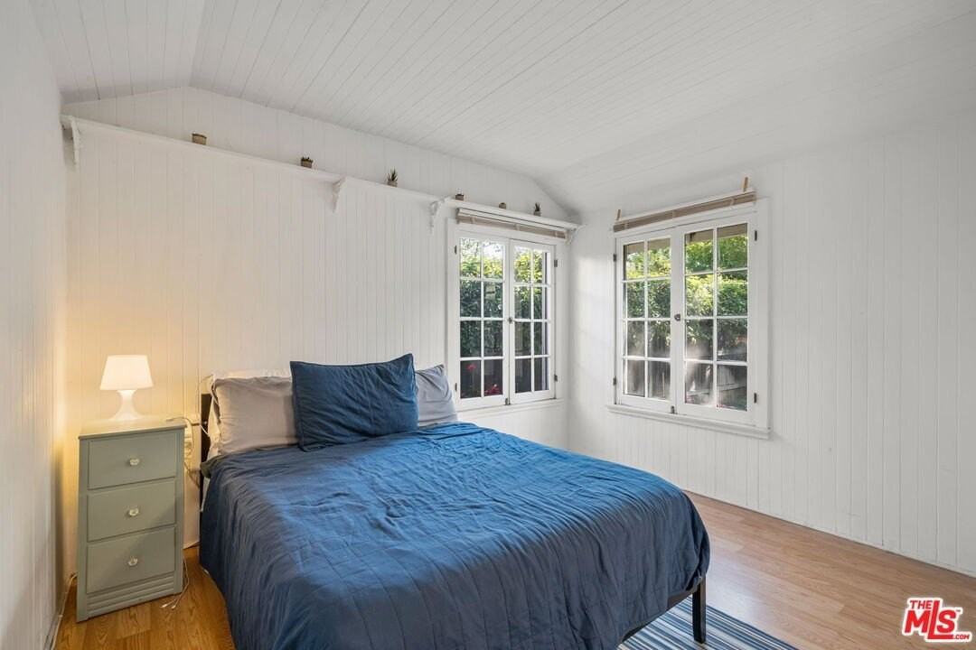 1612 1/2 N Genesee Ave - Photo 5 of 9