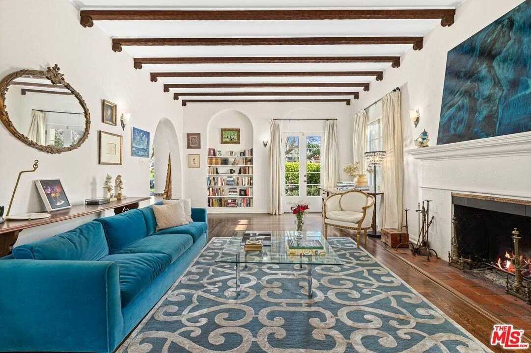 537 N June St - Photo 2 of 15