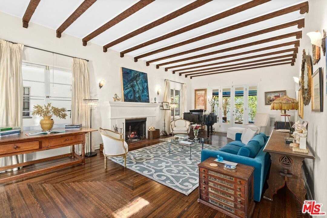 537 N June St - Photo 3 of 15