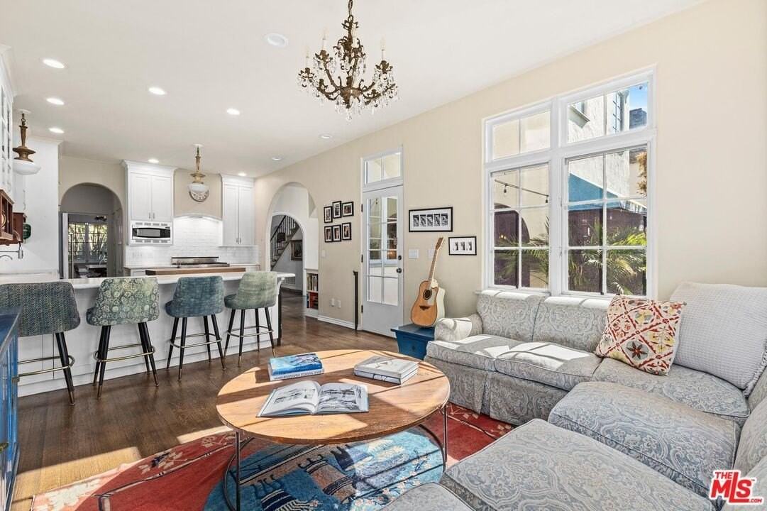 537 N June St - Photo 7 of 15