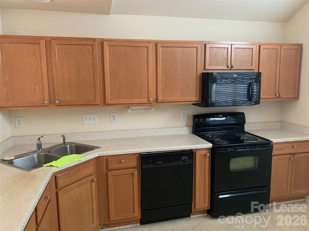 11163 Saintsbury Pl - Photo 4 of 21