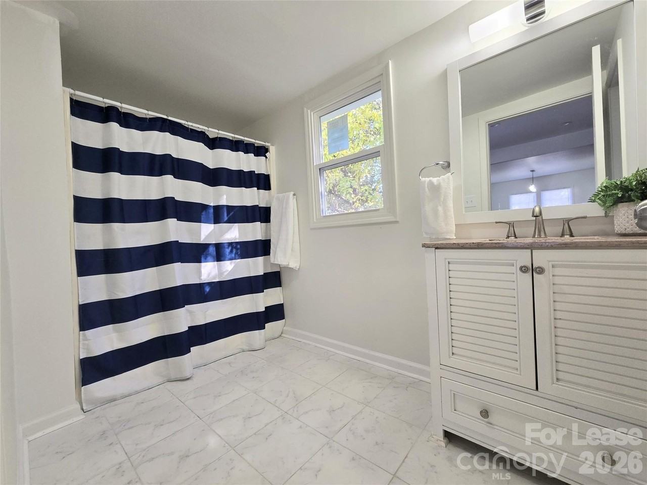 101 S Webb St - Photo 6 of 40