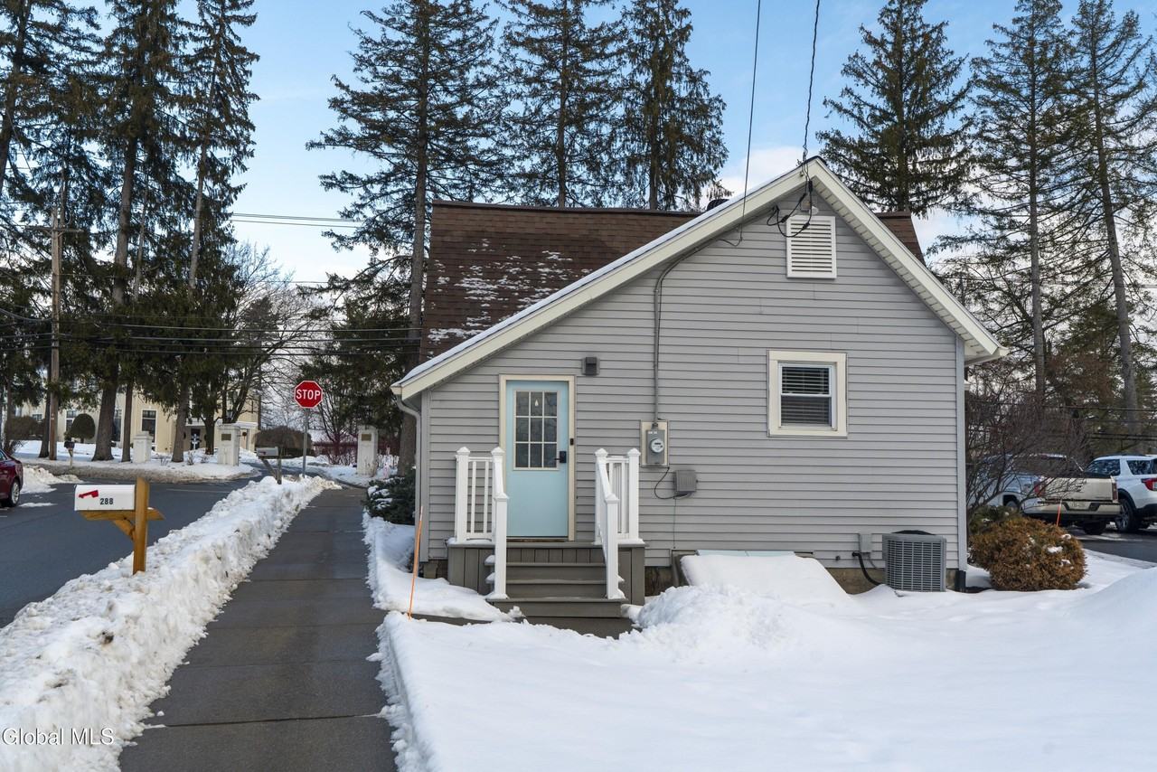 288 Church St - Photo 4 of 26