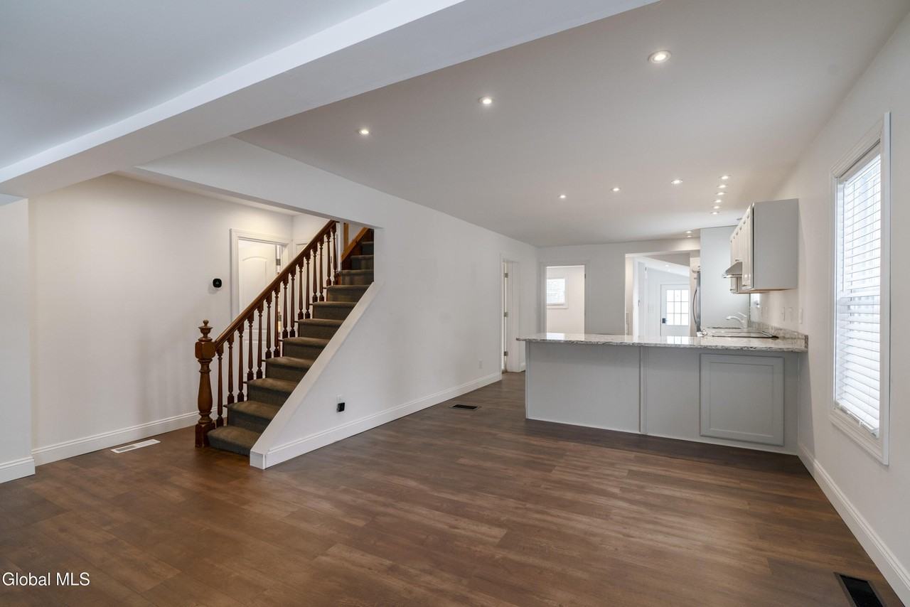 288 Church St - Photo 6 of 26