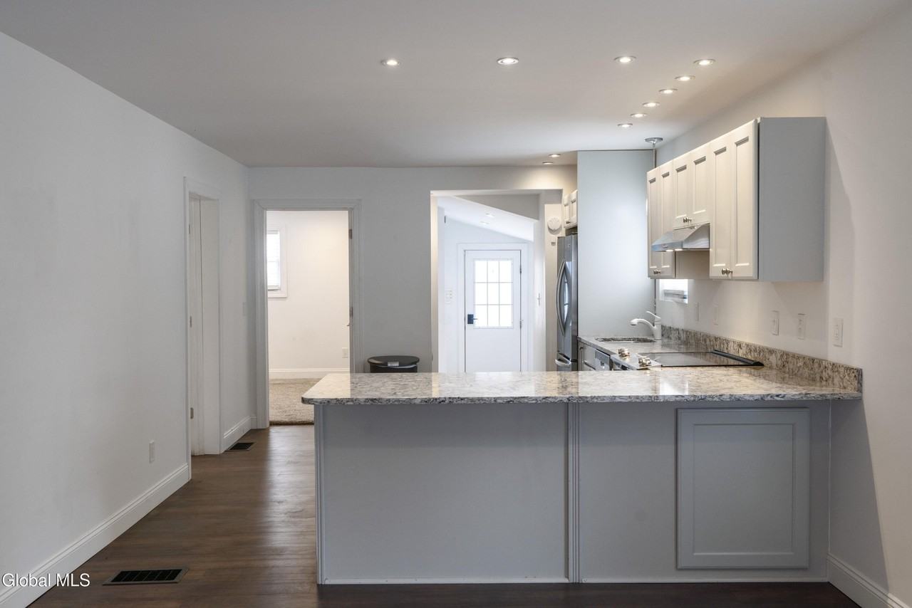 288 Church St - Photo 7 of 26