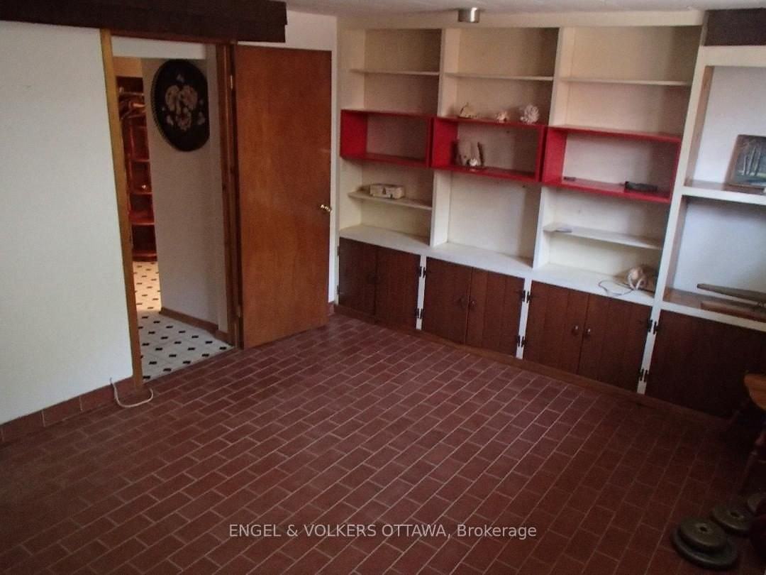 890 Greenbriar Ave - Photo 2 of 10