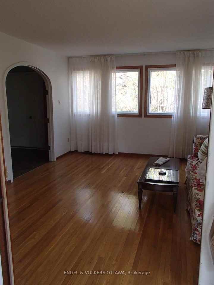 890 Greenbriar Ave - Photo 6 of 10