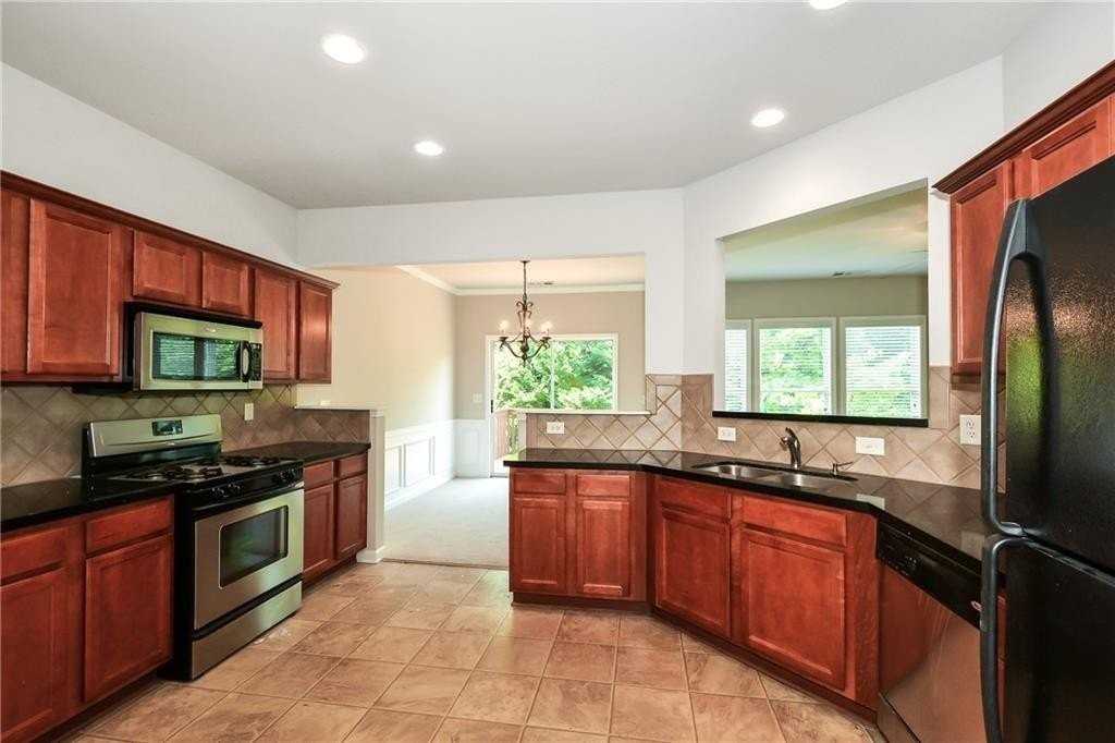 6090 Bentley Way - Photo 3 of 13