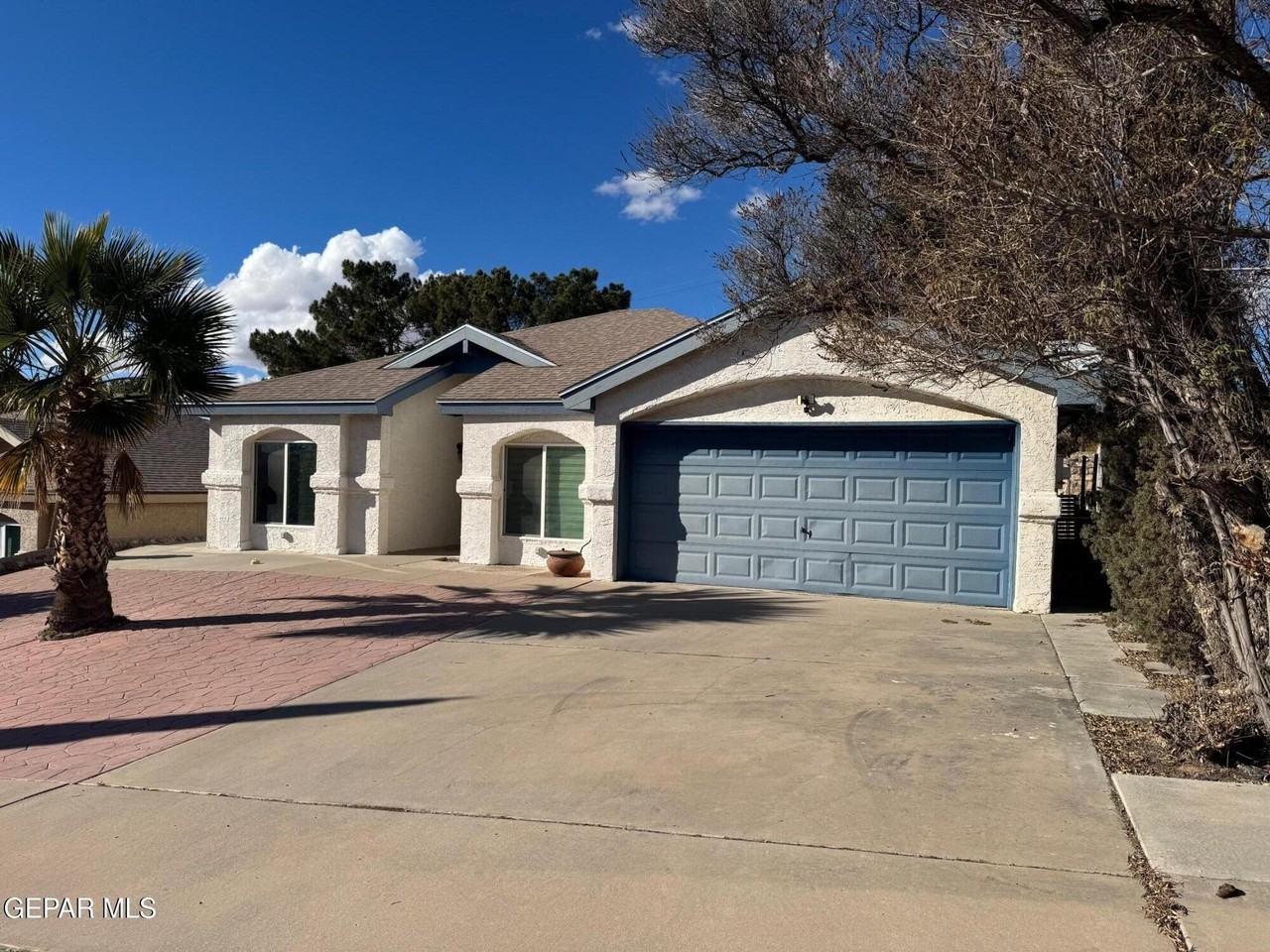 257 Arisano Dr - Photo 2 of 37