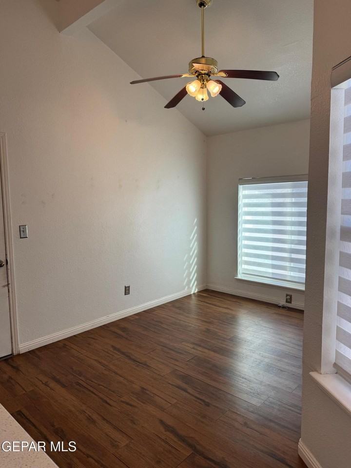 257 Arisano Dr - Photo 6 of 37