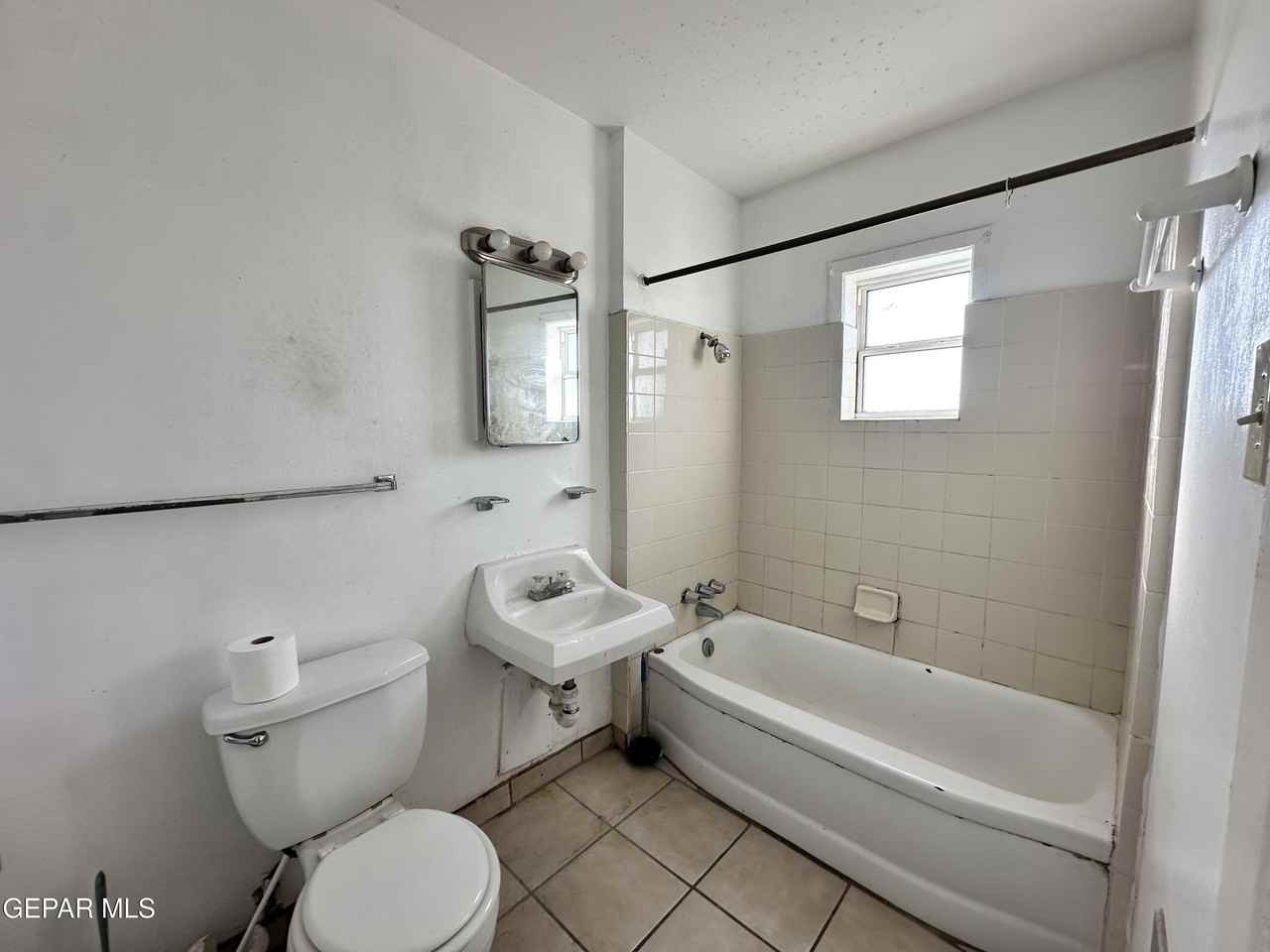 2606 Sacramento Ave - Photo 3 of 13