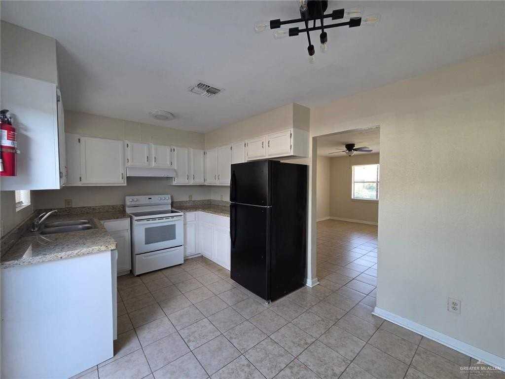 3306 N 25 1/2 St - Photo 2 of 10