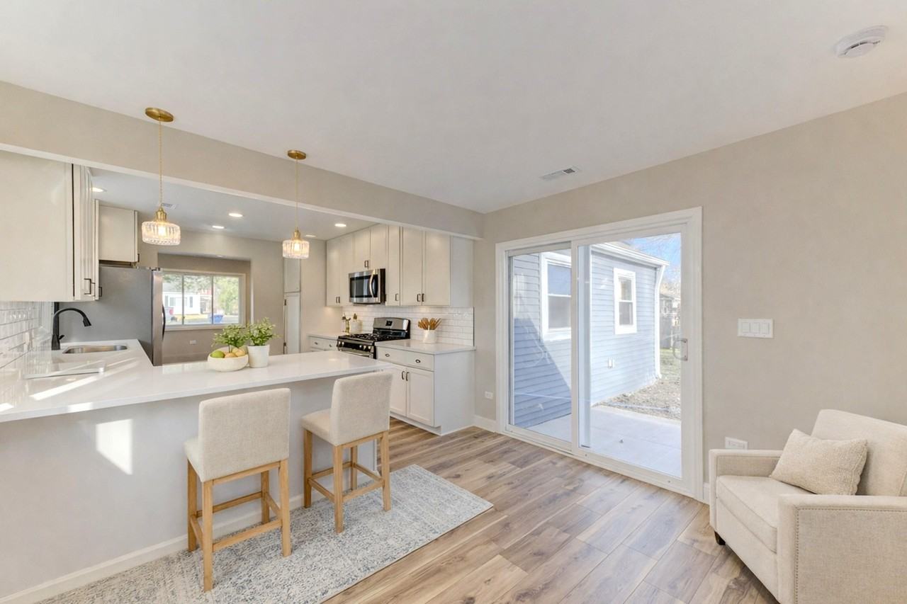 737 Center St - Photo 7 of 19