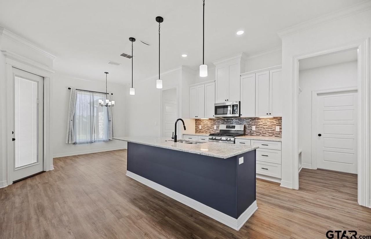 1811 Tres Dr - Photo 5 of 17