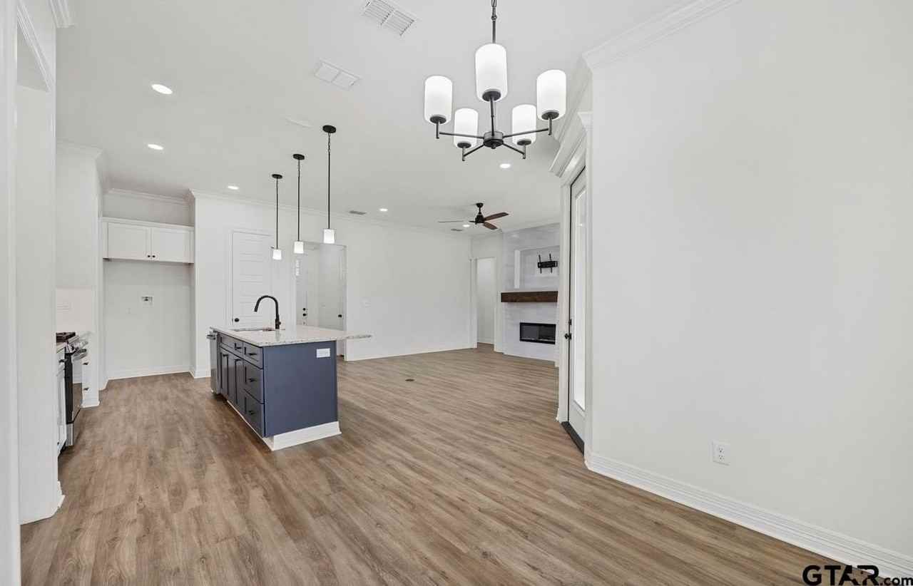 1811 Tres Dr - Photo 6 of 17