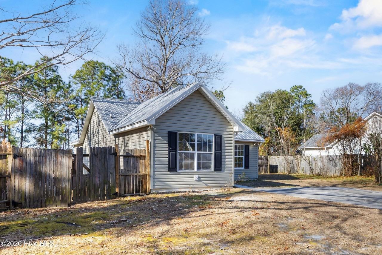 381 E Wood Ln - Photo 3 of 27