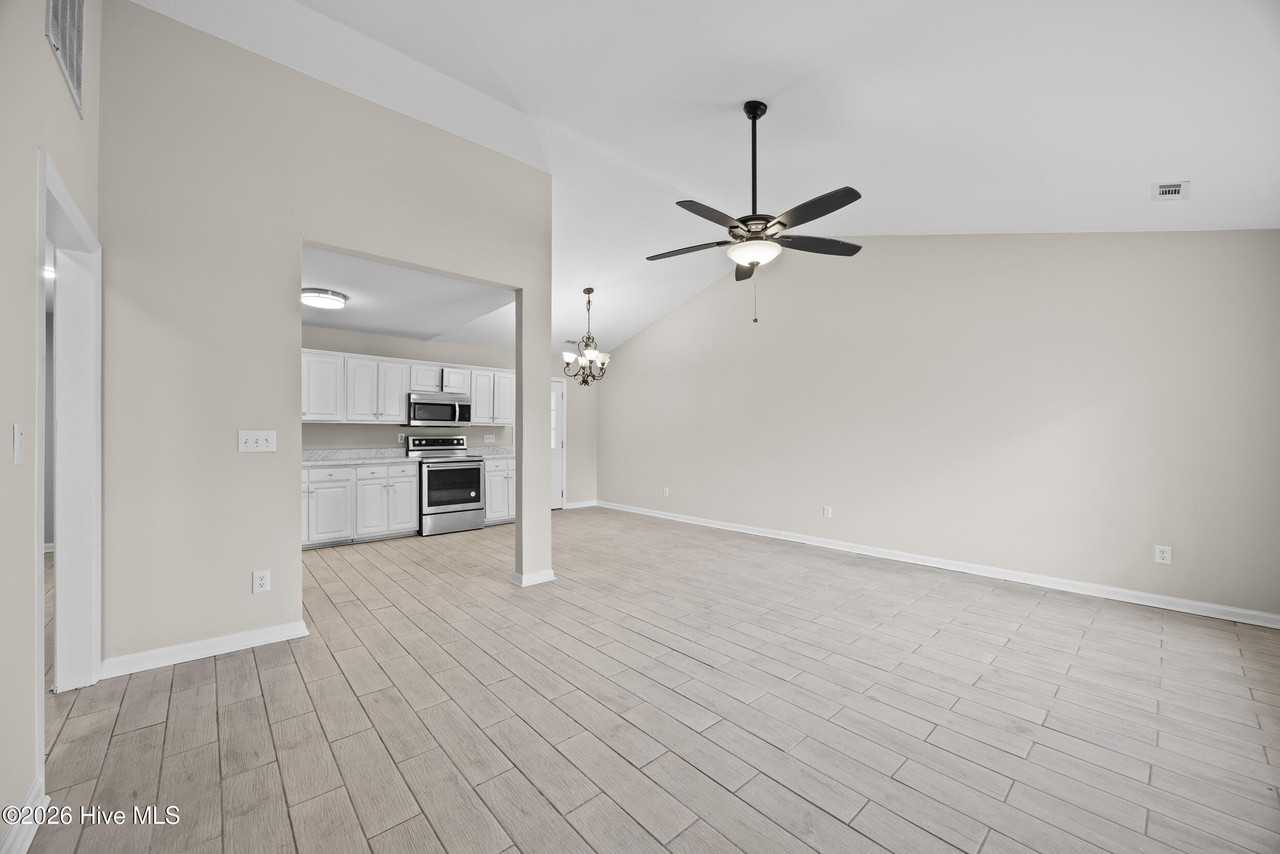 381 E Wood Ln - Photo 5 of 27