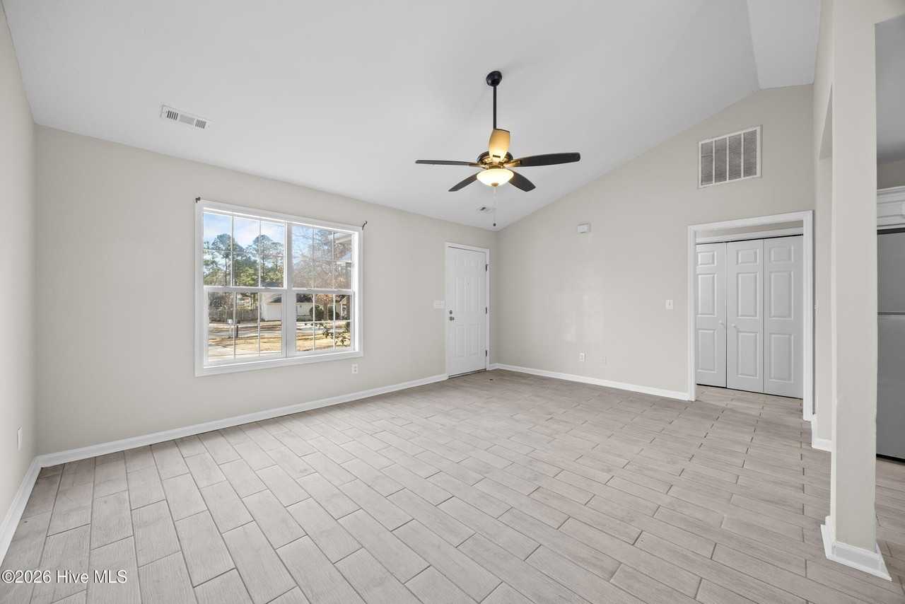 381 E Wood Ln - Photo 6 of 27