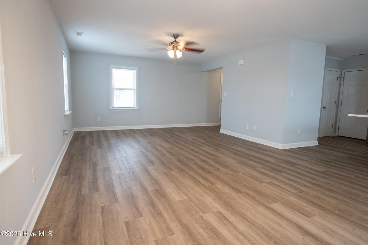 1212 Bridges St - Photo 4 of 22