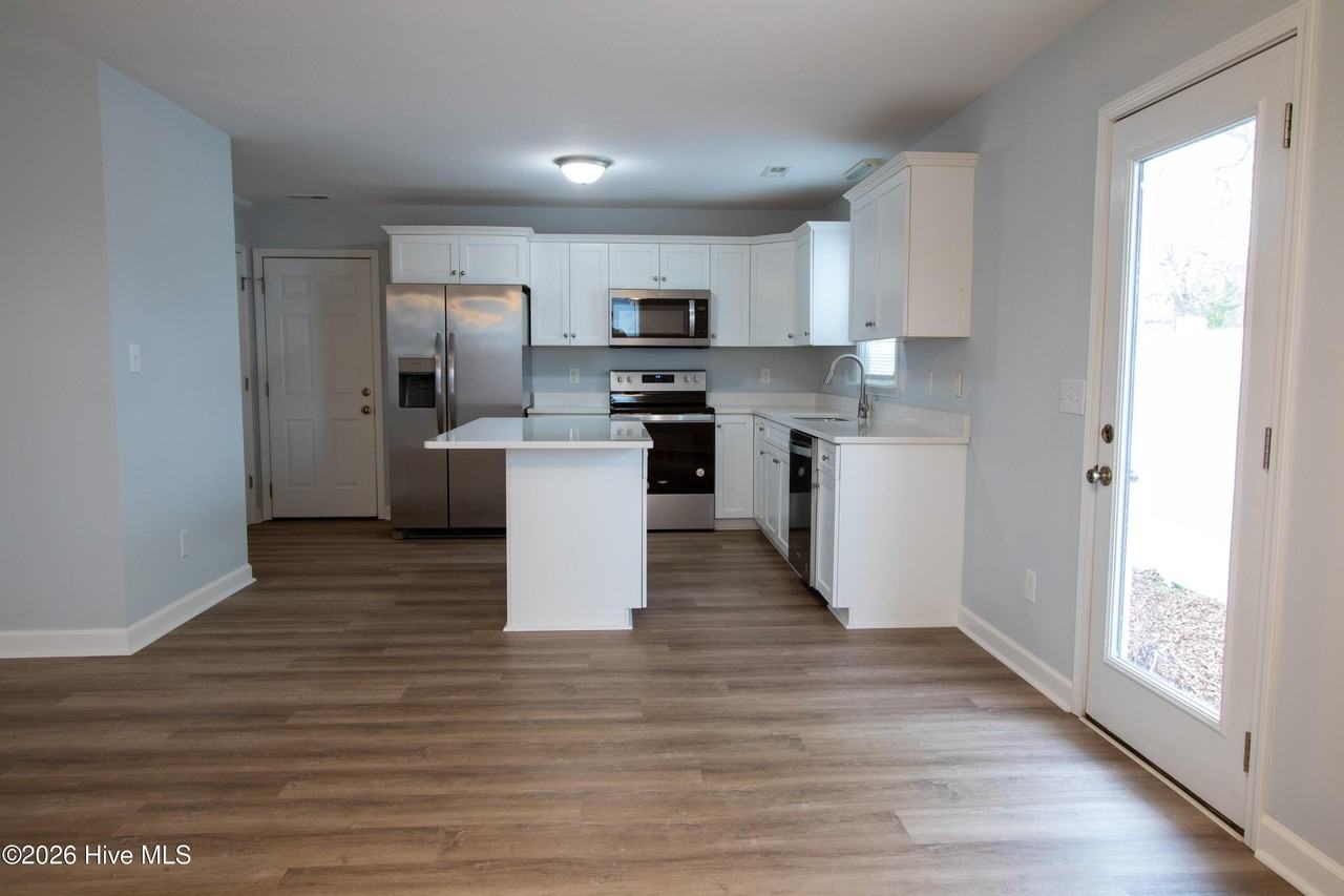 1212 Bridges St - Photo 5 of 22