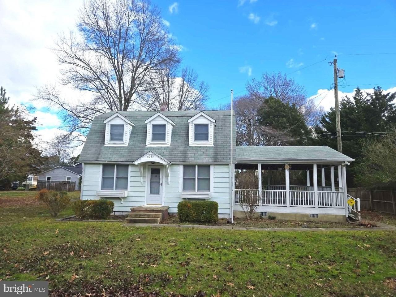 6049 Parkers Creek Dr - Photo 3 of 24