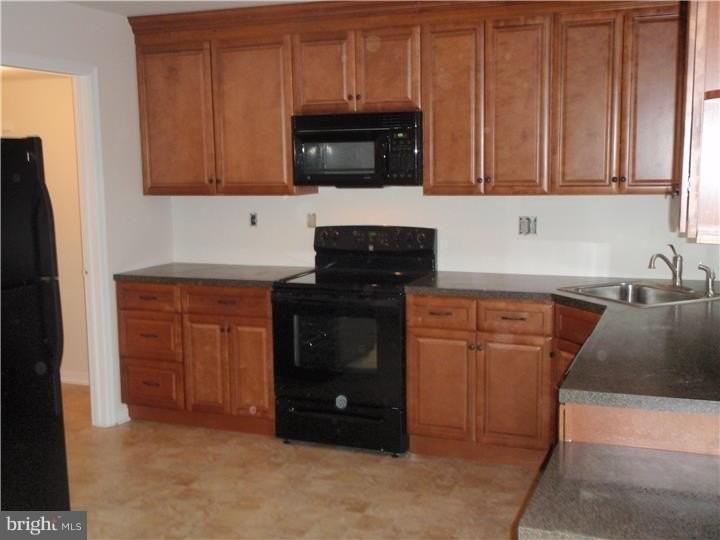 404 Hopkins Ct - Photo 3 of 26