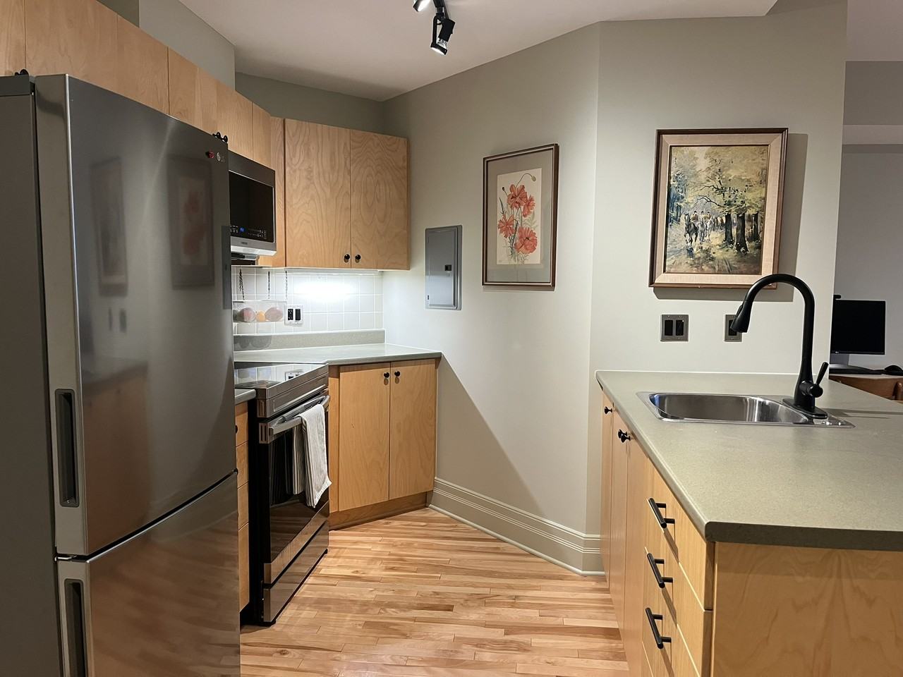 457 McLeod Street - Photo 7 of 11