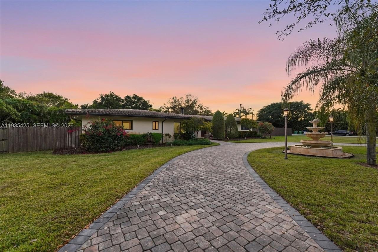 9890 Sw 138th St - Photo 2 of 39