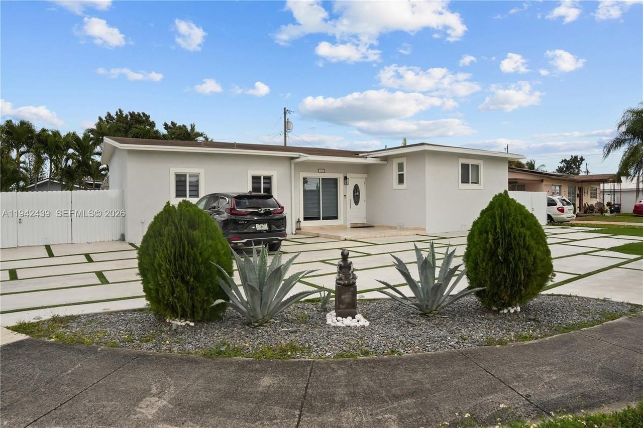 12481 Sw 191st Ter #0 - Photo 2 of 22