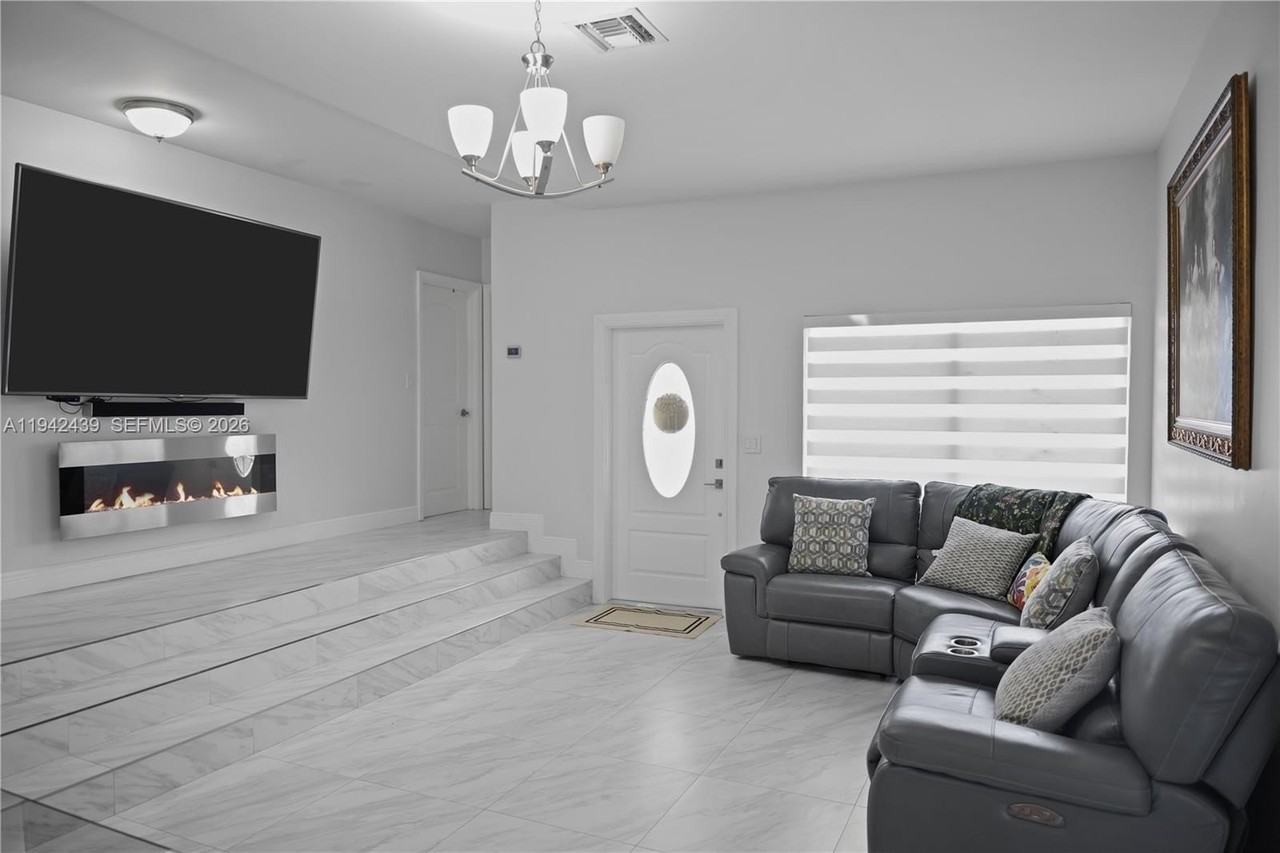 12481 Sw 191st Ter #0 - Photo 3 of 22