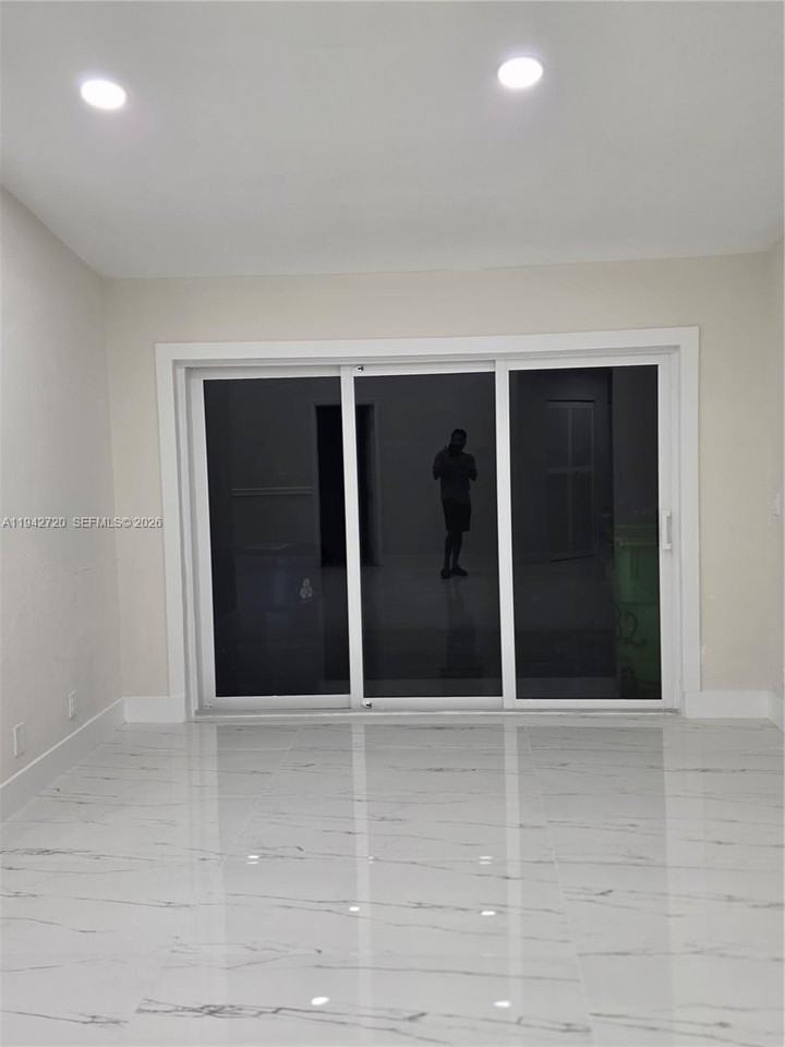 3832 Nw 107th Way - Photo 7 of 33