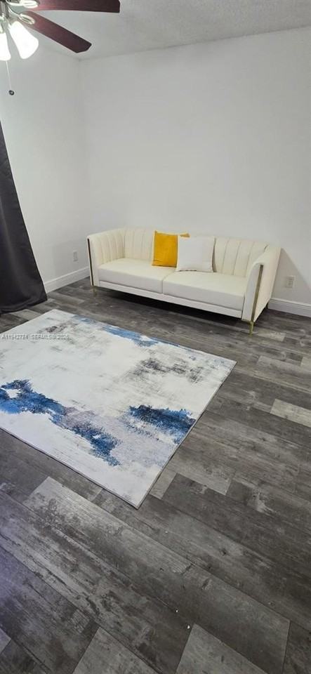 530 S Park Rd #17-11 - Photo 2 of 10