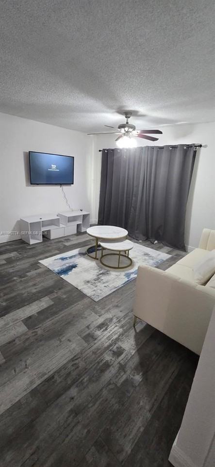 530 S Park Rd #17-11 - Photo 3 of 10