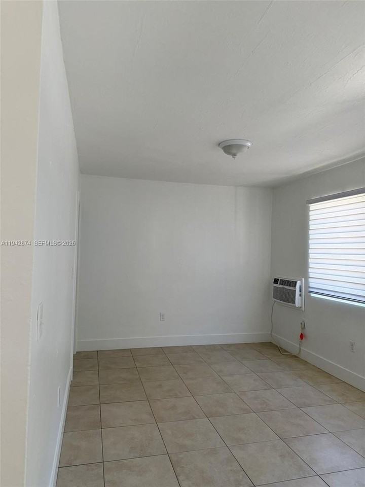 745 Nw 60th St #3 - Photo 7 of 18