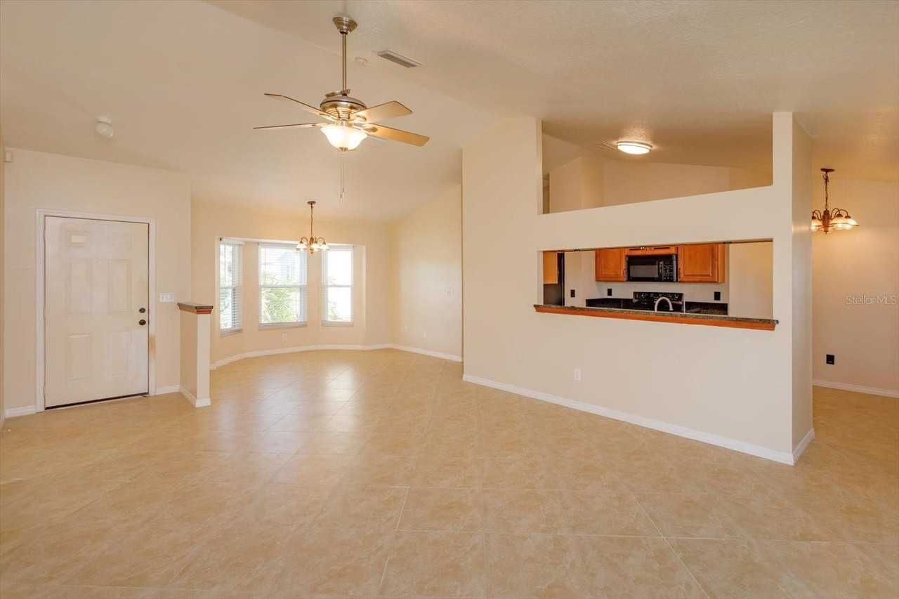 3711 Linsbury St - Photo 7 of 25