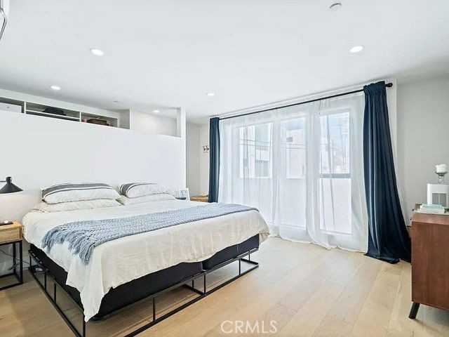 811 1/2 N Detroit St - Photo 3 of 8