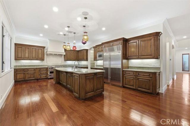 1331 Voorhees Ave - Photo 2 of 8