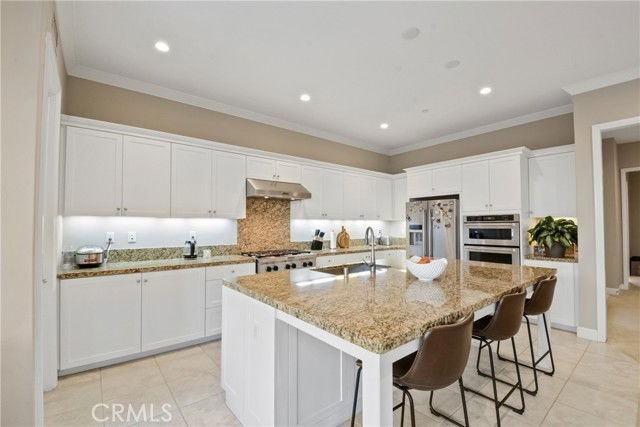 109 Henderson - Photo 2 of 8