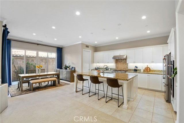 109 Henderson - Photo 4 of 8