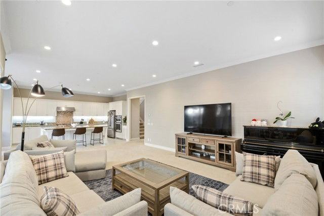 109 Henderson - Photo 5 of 8