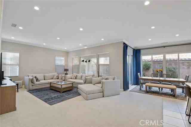 109 Henderson - Photo 6 of 8