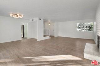 24440 Martha St - Photo 4 of 8