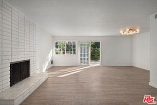 24440 Martha St - Photo 5 of 8