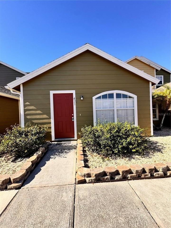 421 Australian Way - Photo 2 of 14