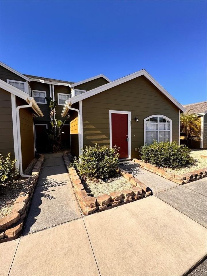 421 Australian Way - Photo 4 of 14