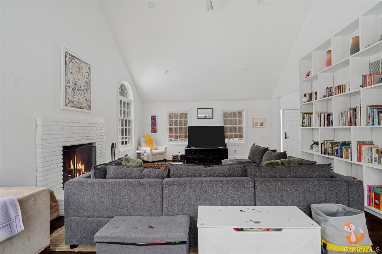 1008 Middle Line Hwy - Photo 3 of 26