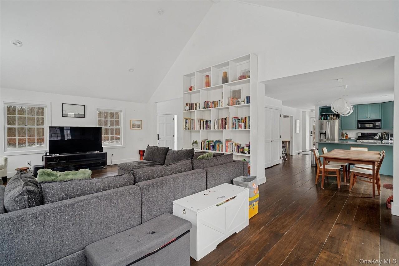 1008 Middle Line Hwy - Photo 4 of 26