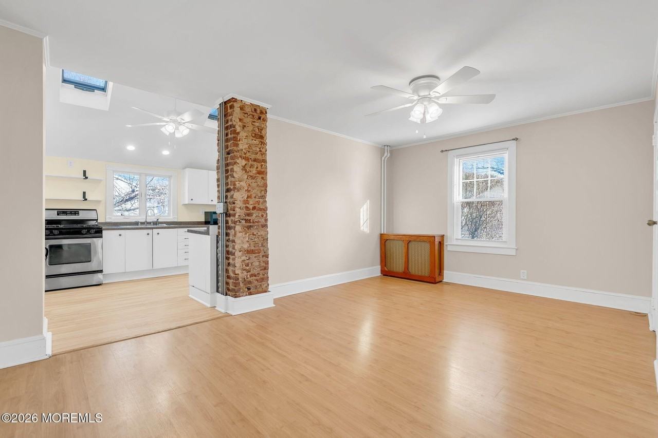 104 Bank St - Photo 6 of 16